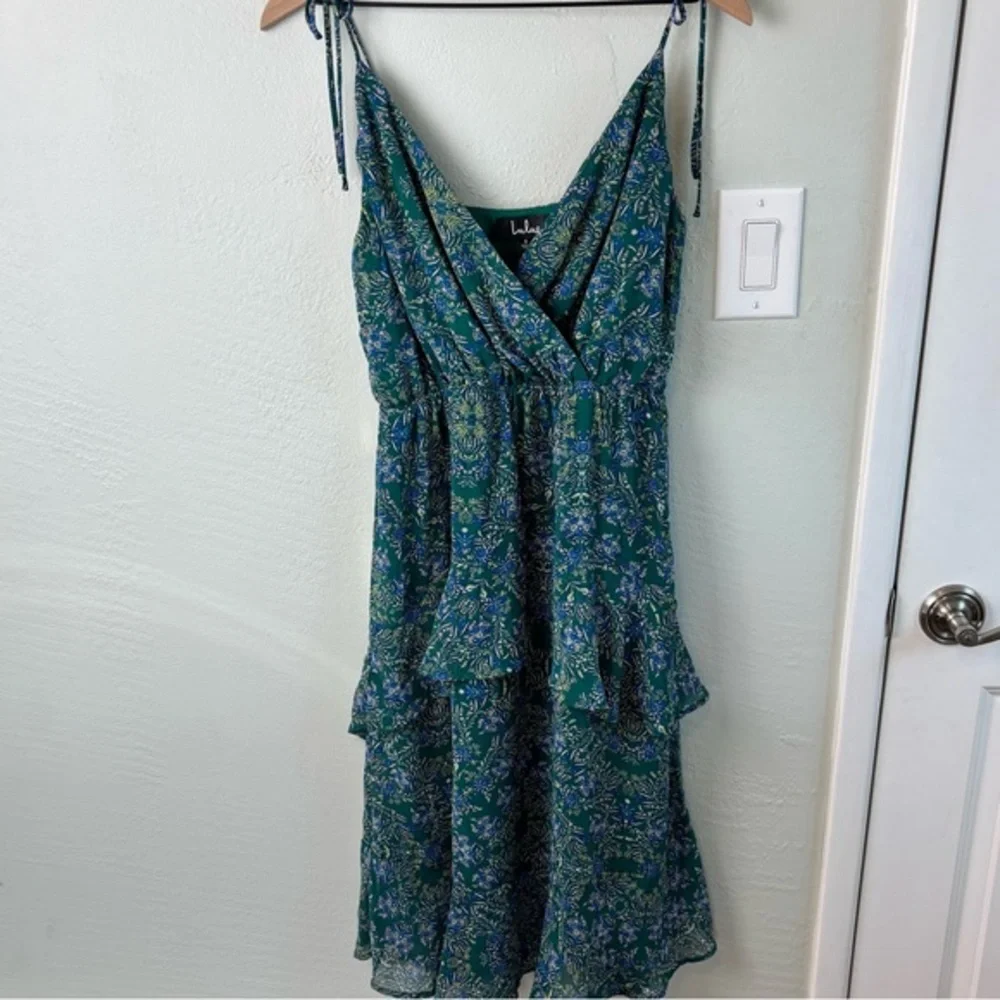 Lulus‎ Floral Paisley Tiered Mini Dress Green Womens Size Small Tie Strap V-Neck